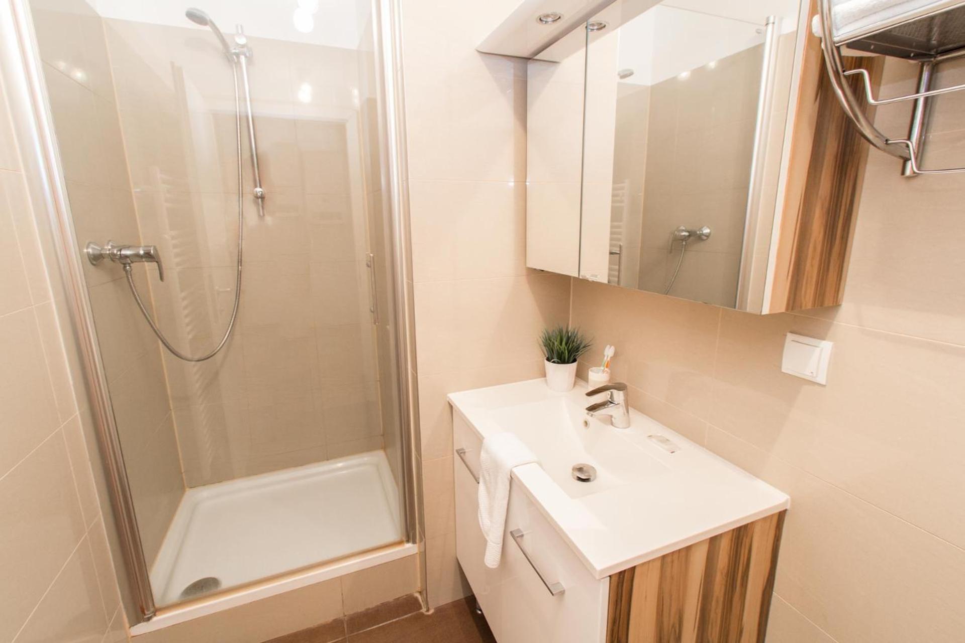 Apartment Mandlgasse I Contactless Check-In Wien Exteriör bild